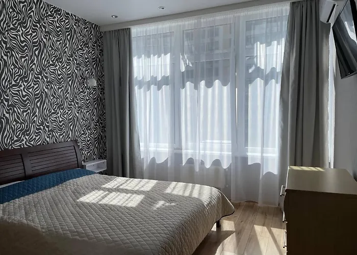 комфортная просторная в аркадии возле моря